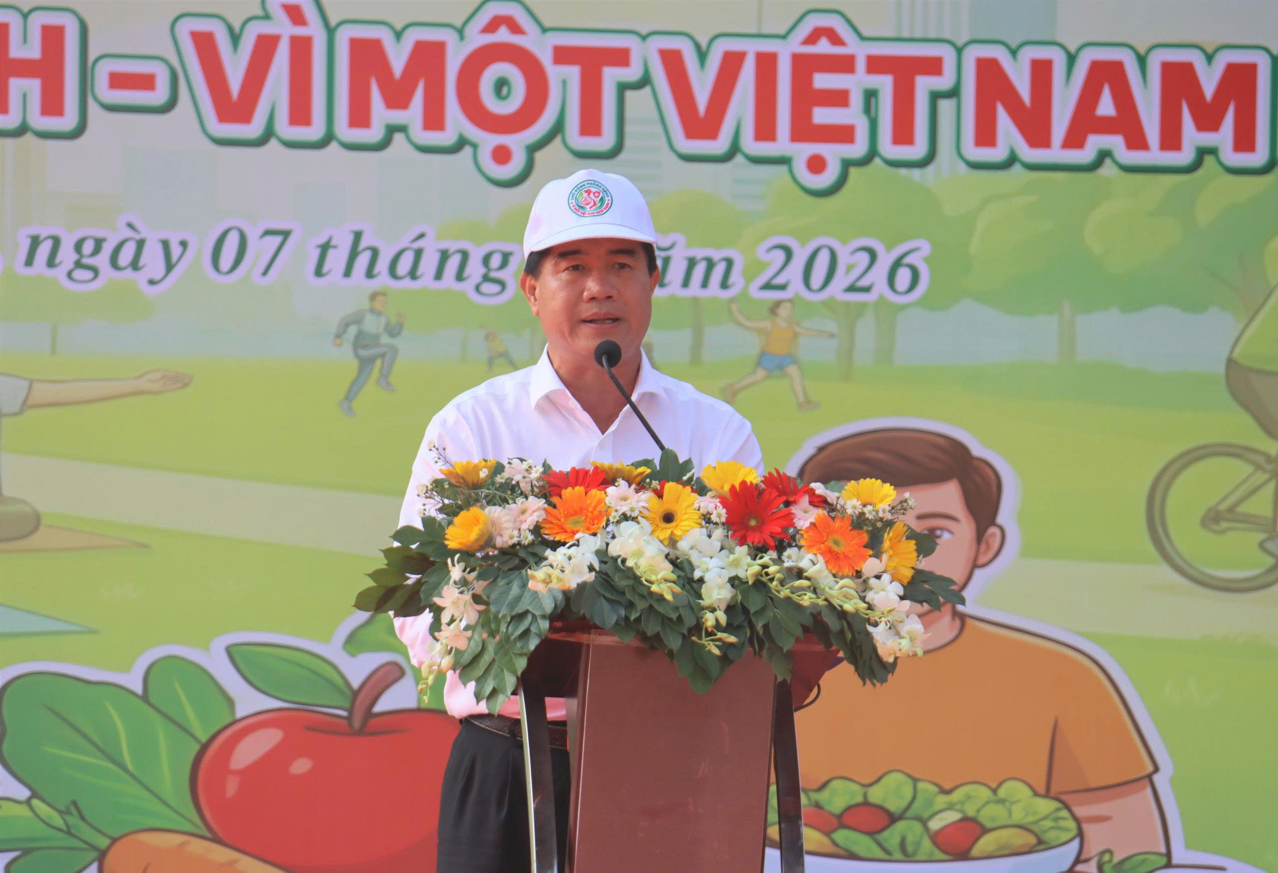 Phó Chủ tịch UBND tỉnh Nguyễn Thiên Văn phát biểu tại buổi lễ.